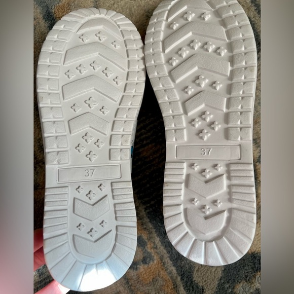 Dr. Seuss Cat in the Hat Shoes, Size 37 - Picture 5 of 5